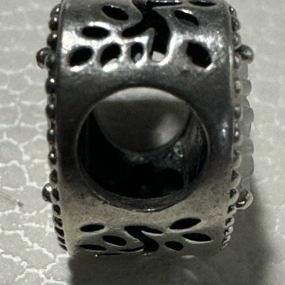 Authentic PANDORA Openwork Heart & Family Tree Charm - Picture 4 of 4